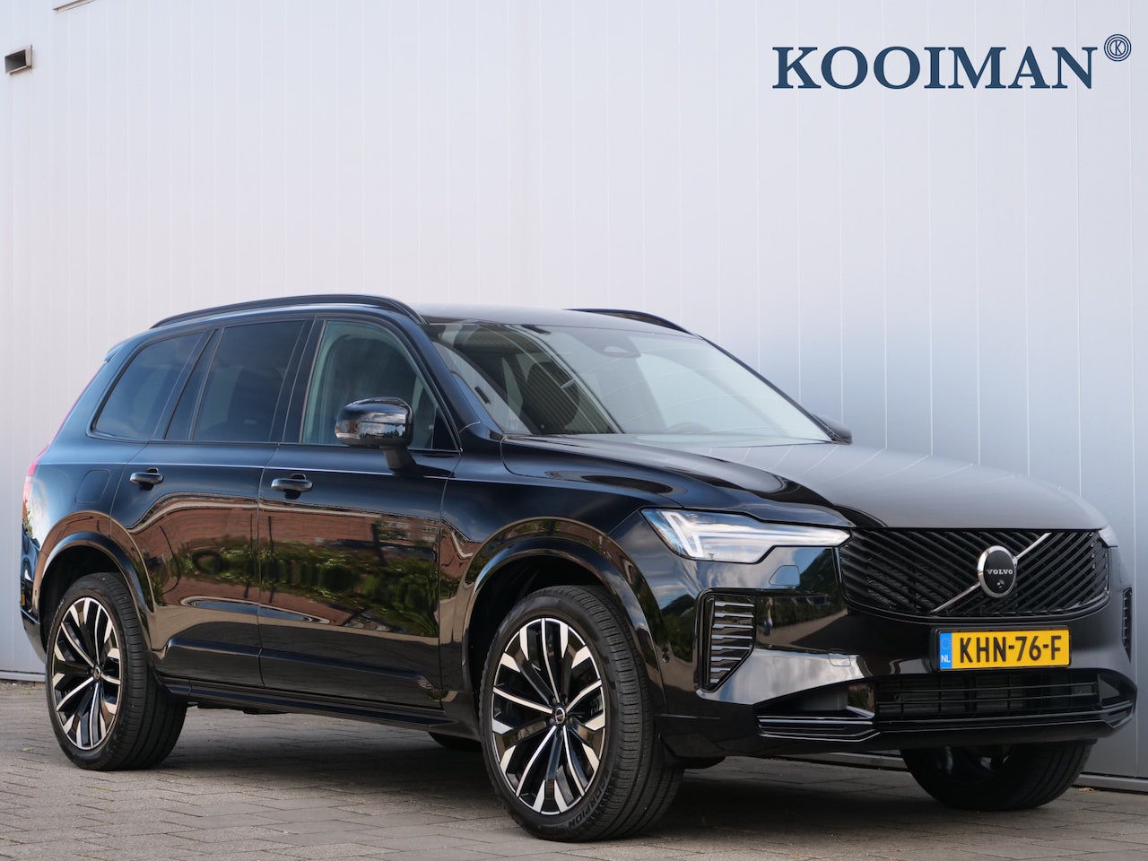 Volvo XC90 - 2.0 T8 Plug-in hybrid AWD Plus Dark 455 Pk Automaat Navi / DAB / Camera's / Leer / 7 perso - AutoWereld.nl