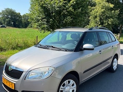 Skoda Fabia Combi - 1.4-16V Ambiente Nieuwe koppeling