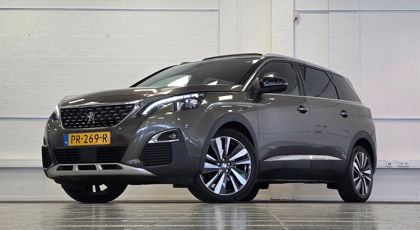 Peugeot 5008 - 1.6 e-THP GT-Line Trekhaak Leder Pano Navi ACC Apple Carplay/Android Auto - AutoWereld.nl