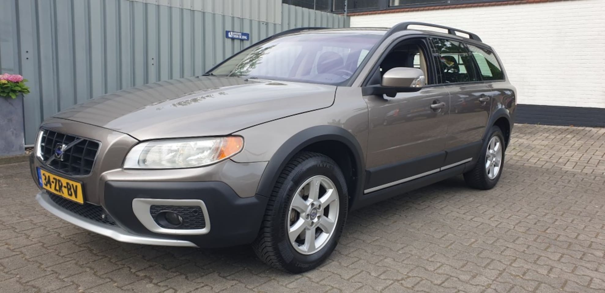 Volvo XC70 - 3.2 Momentum 3.2 MOMENTUM - AutoWereld.nl