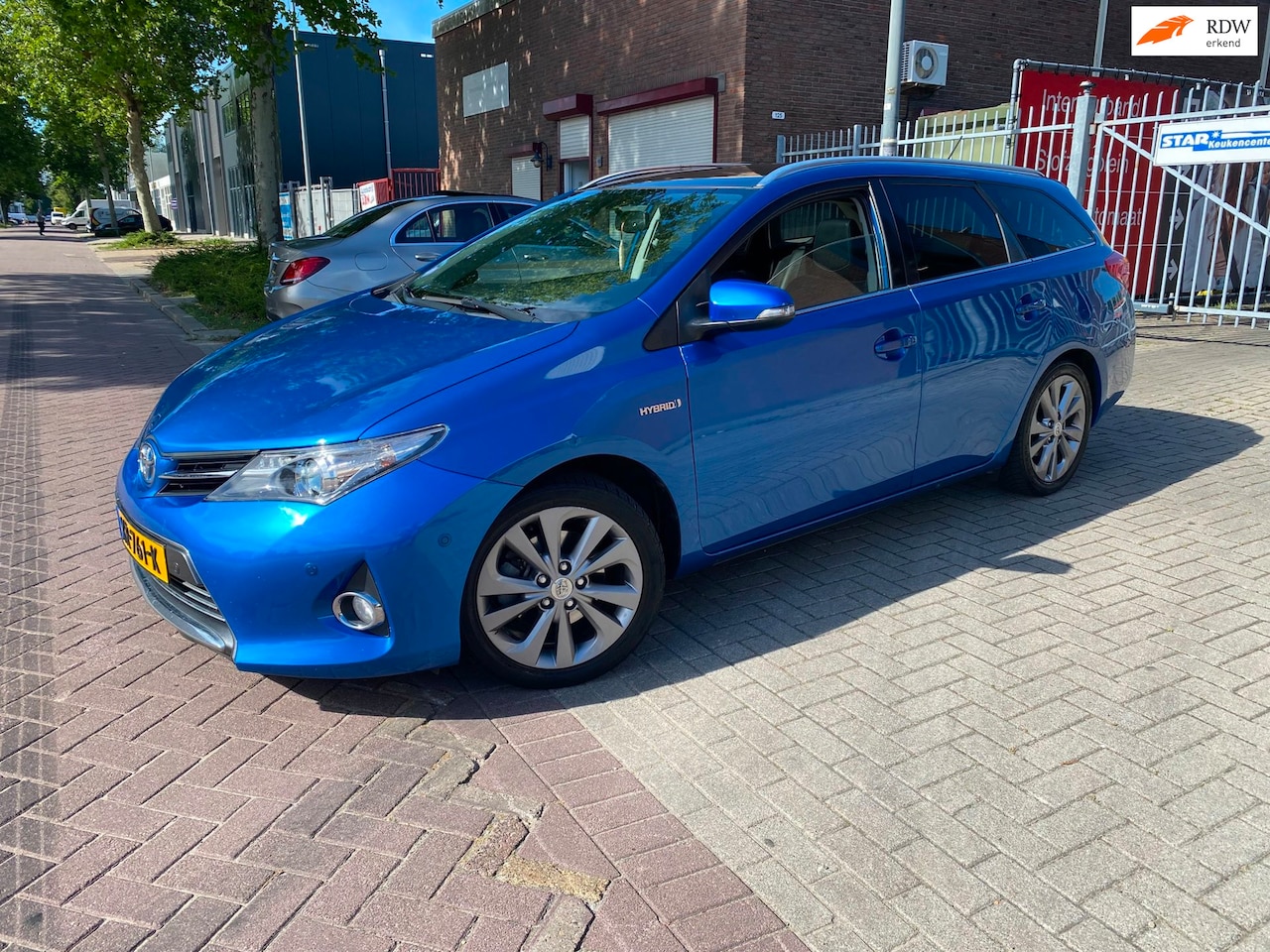 Toyota Auris Touring Sports - 1.8 Hybrid Executive / Airco / Camera / Navigatie / PDC / Airbag / Cruise Control / APK 23 - AutoWereld.nl