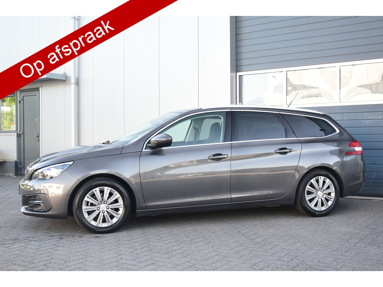 Peugeot 308 SW - 1.2 PureTech Allure Pack Navi/Carplay Priv/Glass Pdc Trekhaak - AutoWereld.nl