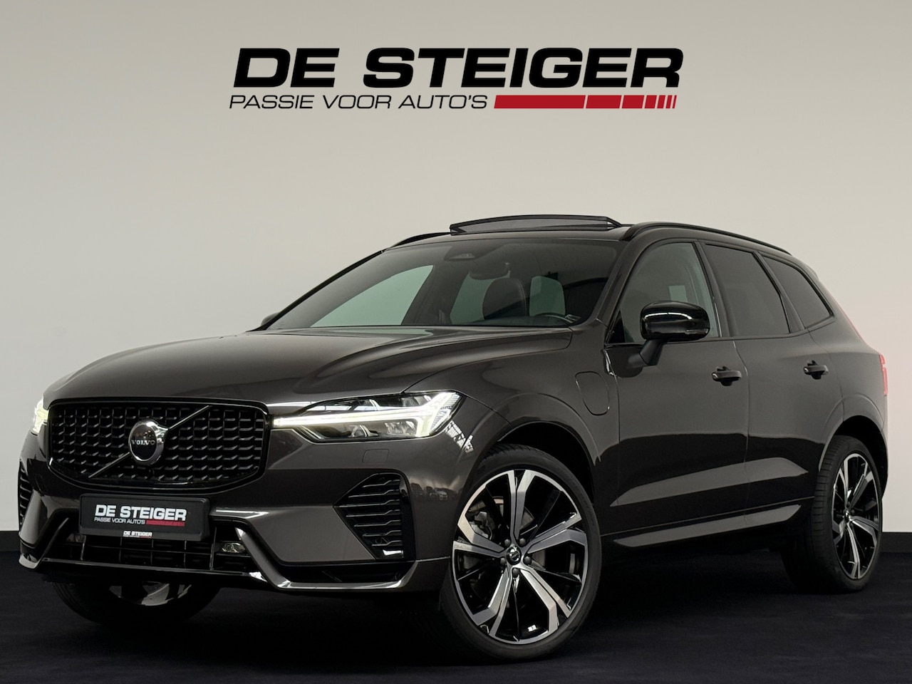 Volvo XC60 - 2.0 T8 Plug-in hybrid AWD Ultimate Dark Pano Harman Kardon Trekhaak - AutoWereld.nl