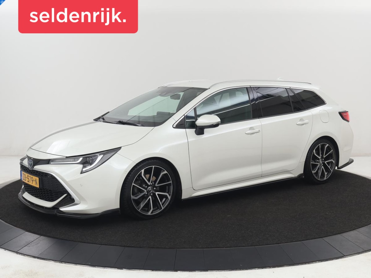 Toyota Corolla - 2.0 Hybrid Business Sport Intro Adaptive cruise | Achteruitrij camera | Head Up | Navigati - AutoWereld.nl