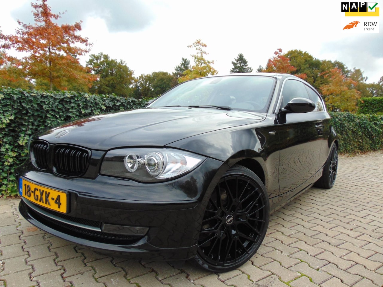BMW 1-serie - 116i Sport Line 116i Sport Line , Airco / Elec.Pakket / Isofix / Xenon / 19" Lm Velgen / Trekhaak Afneemba - AutoWereld.nl