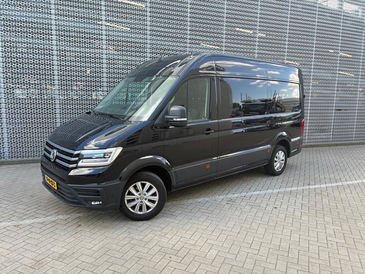 Volkswagen Crafter - 35 2.0 TDI 177 PK-6 Hand L3H3 Exclusive - AutoWereld.nl