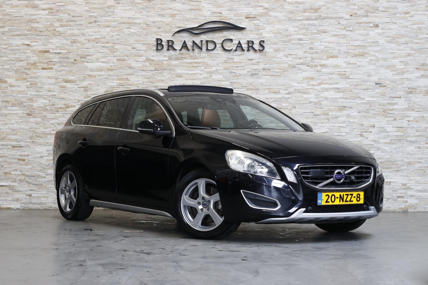 Volvo V60 - 2.0T Summum AUT | Camera | Adaptieve CC | Schuifdak | LEDER | NAP | Boekjes | - AutoWereld.nl