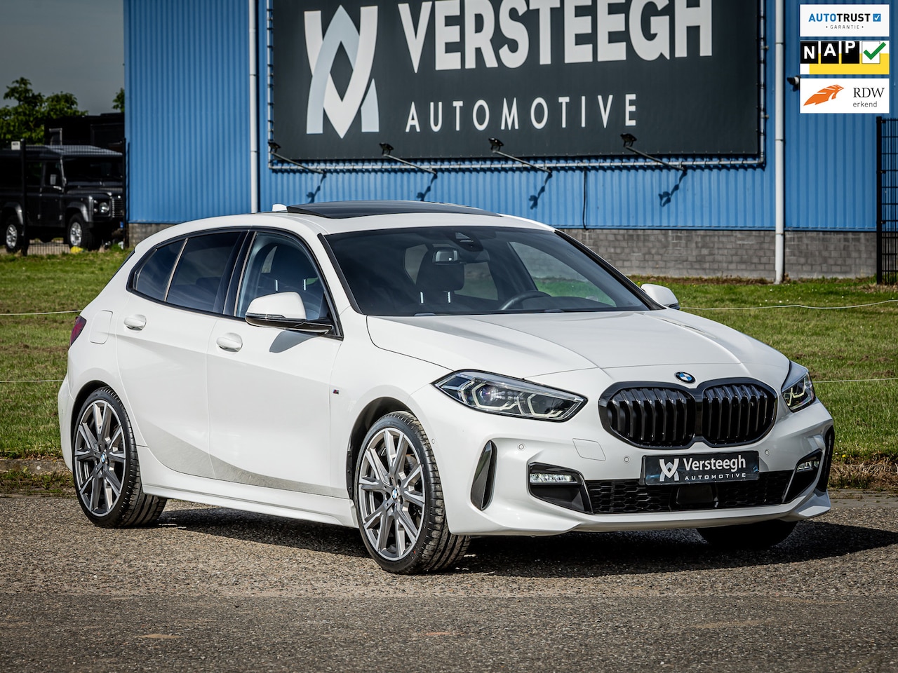 BMW 1-serie - 118i High Executive M-sport |Panoramadak|Dealeronderhouden - AutoWereld.nl