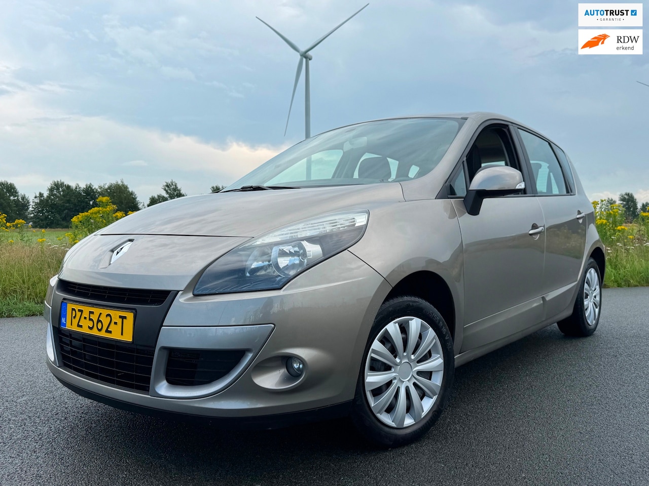 Renault Scénic - 1.6 Expression Airco Trekhaak Hoogzitter - AutoWereld.nl