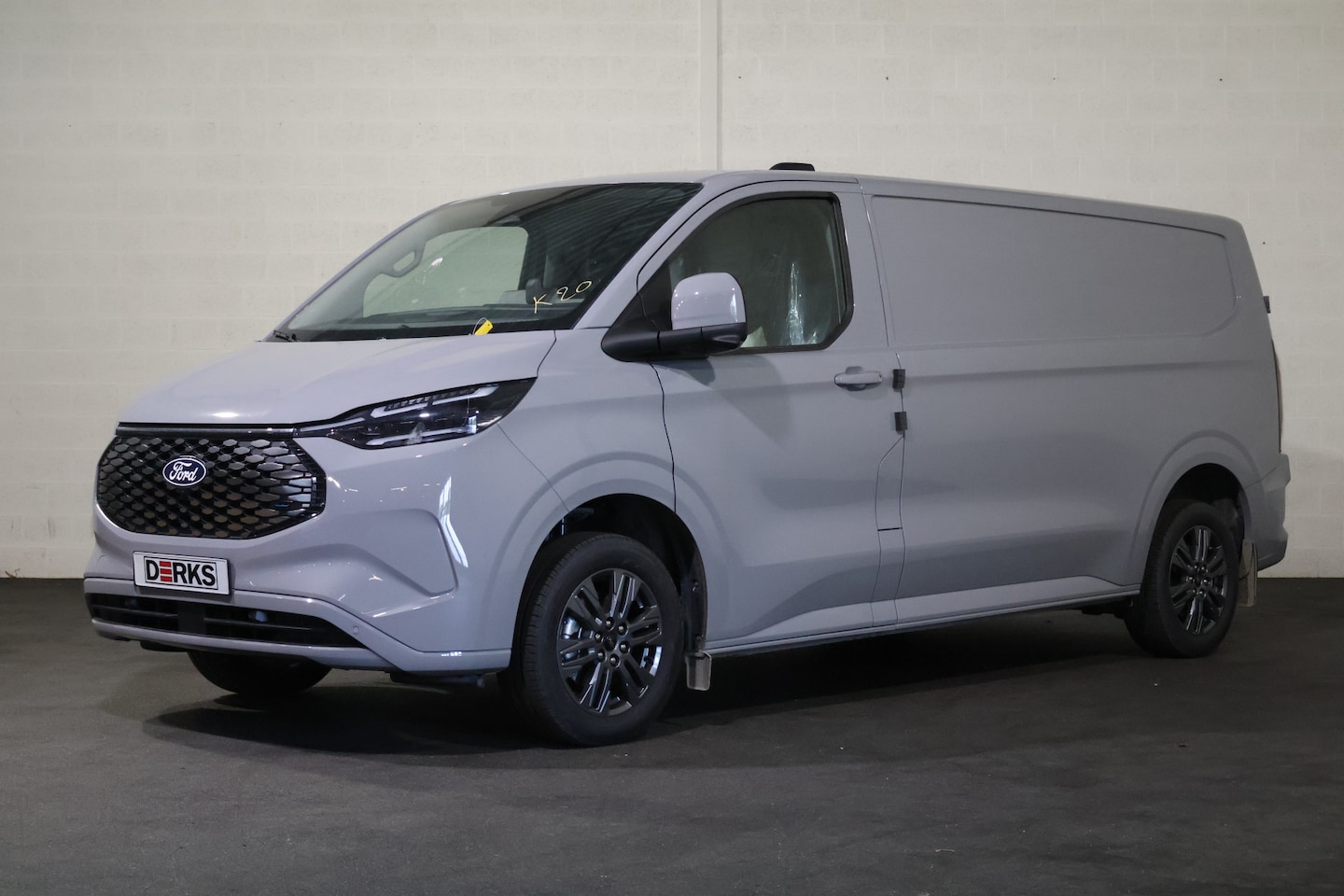 Ford E-Transit Cust. - 320 L2 H1 Limited 65 kWh 218pk Trekhaak B&O Audio - AutoWereld.nl
