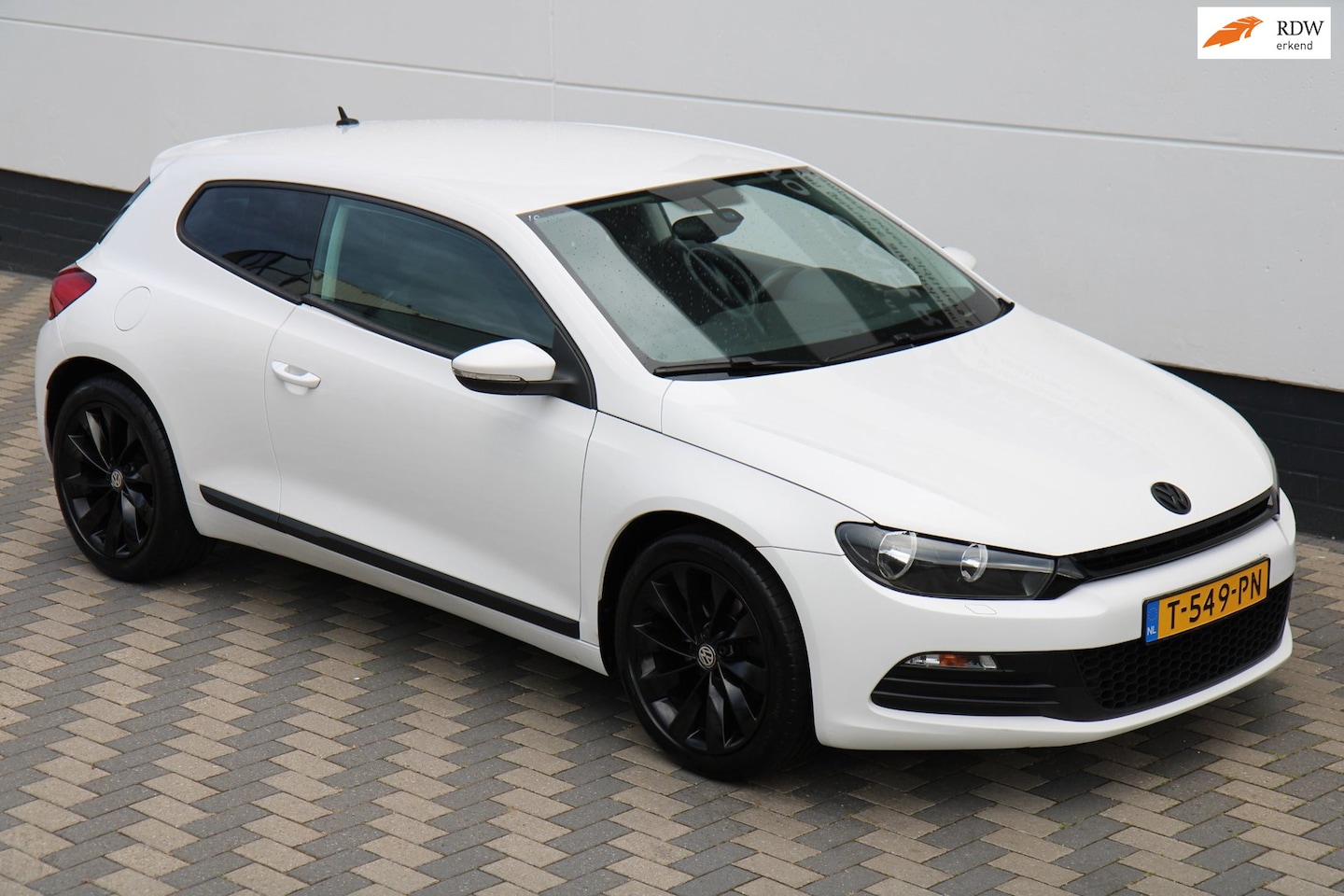 Volkswagen Scirocco - 1.4 TSI Airco Cruise 18"inch APK 05/27 ! - AutoWereld.nl