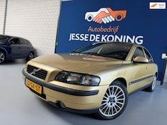 Volvo S60 - 2.4 Edition Automaat / bj.2000 / kleur: oker / leder / climate / trekhaak /etc. NAP met 24