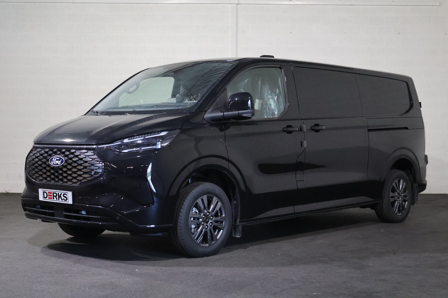 Ford E-Transit Cust. - 320 L2 H1 Limited 65 kWh 218pk 2x Schuifdeur Trekhaak B&O Audio - AutoWereld.nl