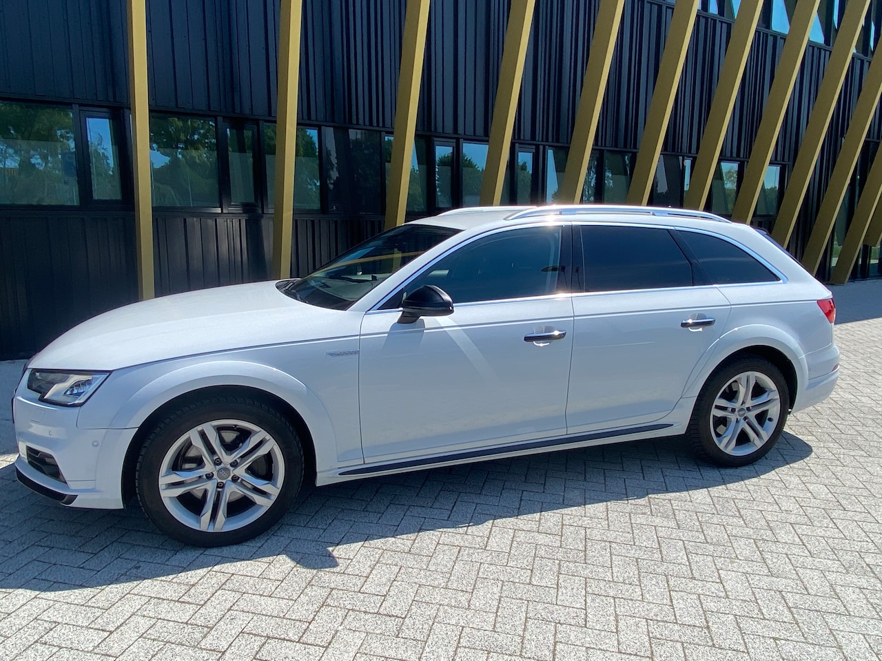 Audi A4 allroad quattro - 2.0 TFSI quattro Edition AUDI  A4 ALLROAD 2.0 TFSI 185KW QUATTRO BOMVOL LANE PARKEERHULP ADAPTIEF - AutoWereld.nl
