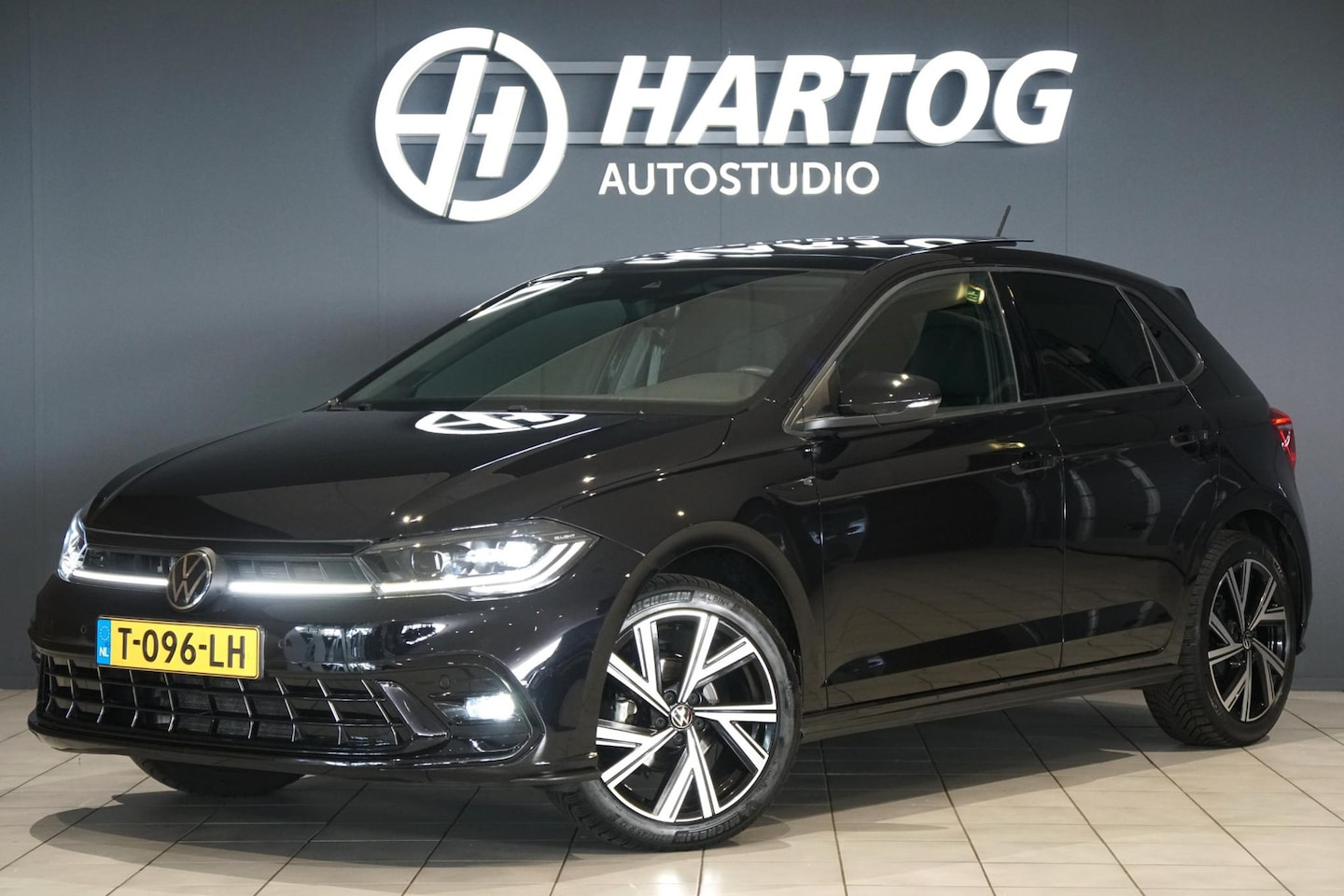 Volkswagen Polo - 1.0 TSI R-Line Business + IQ LIGHT / KEYLESS / PANO / CAMERA - AutoWereld.nl