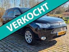 Mitsubishi Outlander - 2.0 PHEV Executive Edition Automaat achteruit camera navigatie cruis control airco