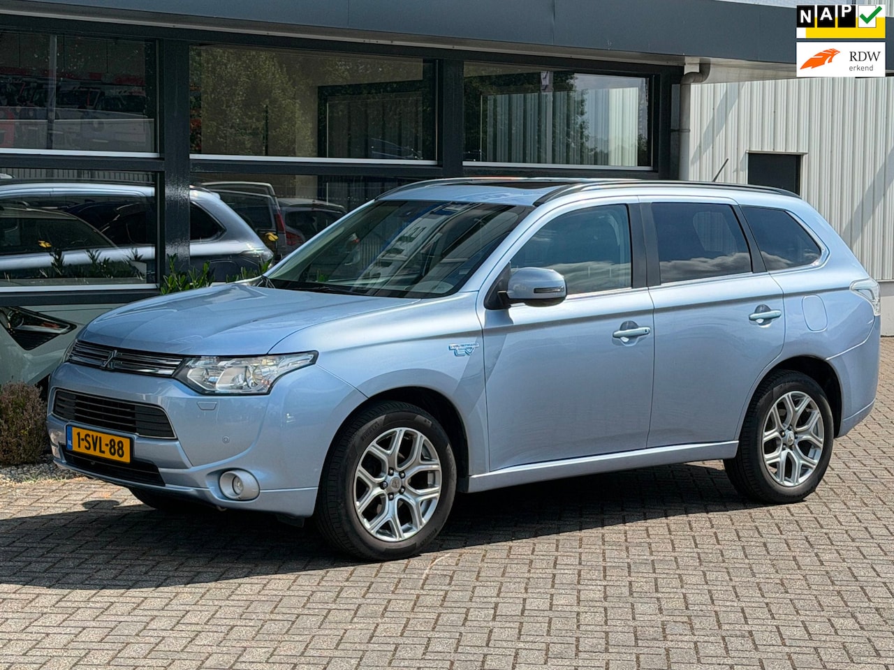 Mitsubishi Outlander - 2.0 PHEV instyle Navi Trekhaak NAP APK !! - AutoWereld.nl