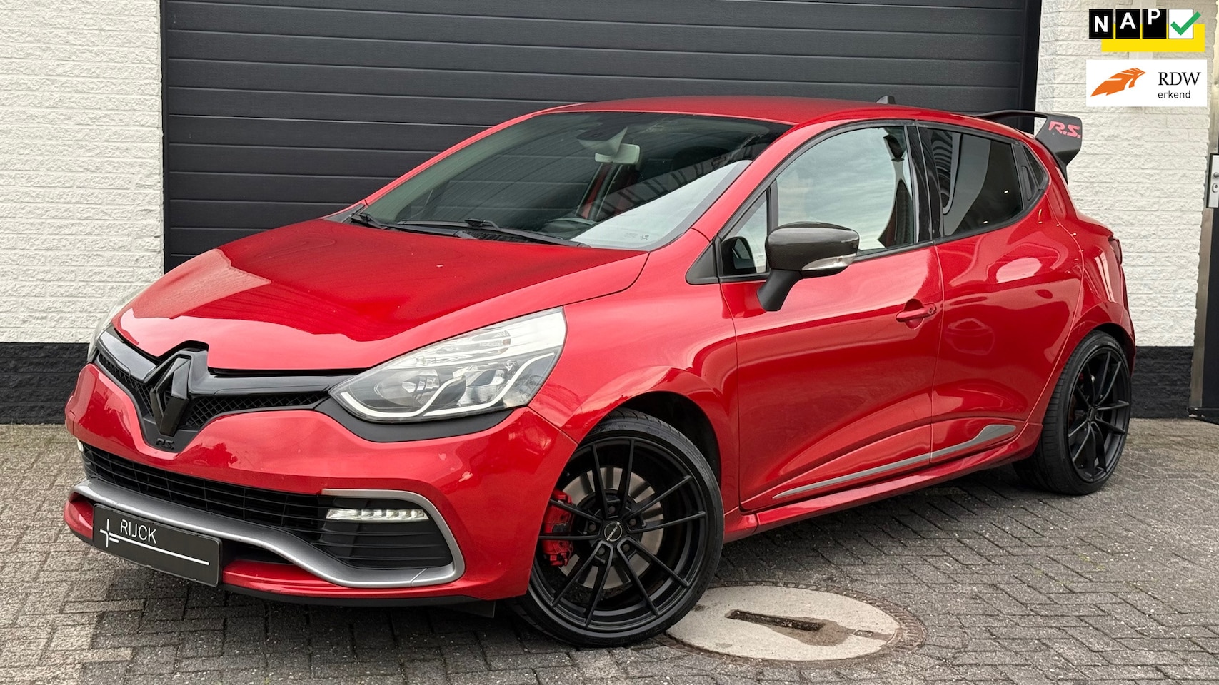 Renault Clio - 1.6 R.S. 200 EDC | NAP | Leder | CarPlay | Camera | RS Drive - AutoWereld.nl