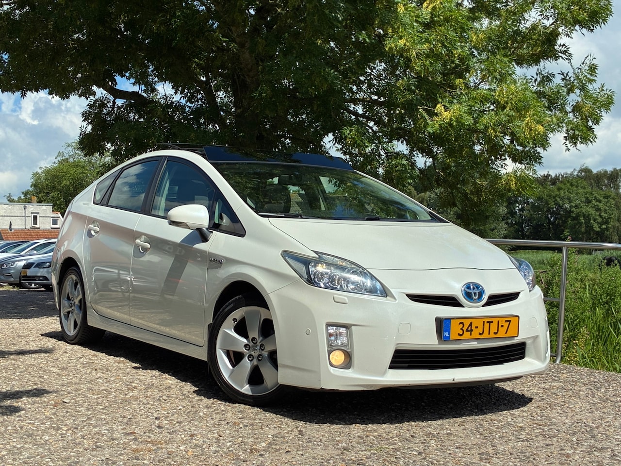 Toyota Prius - 1.8 Dynamic | Solar roof + Pano + Xenon + Navi + Clima + Cruise nu €4.975,-!! - AutoWereld.nl