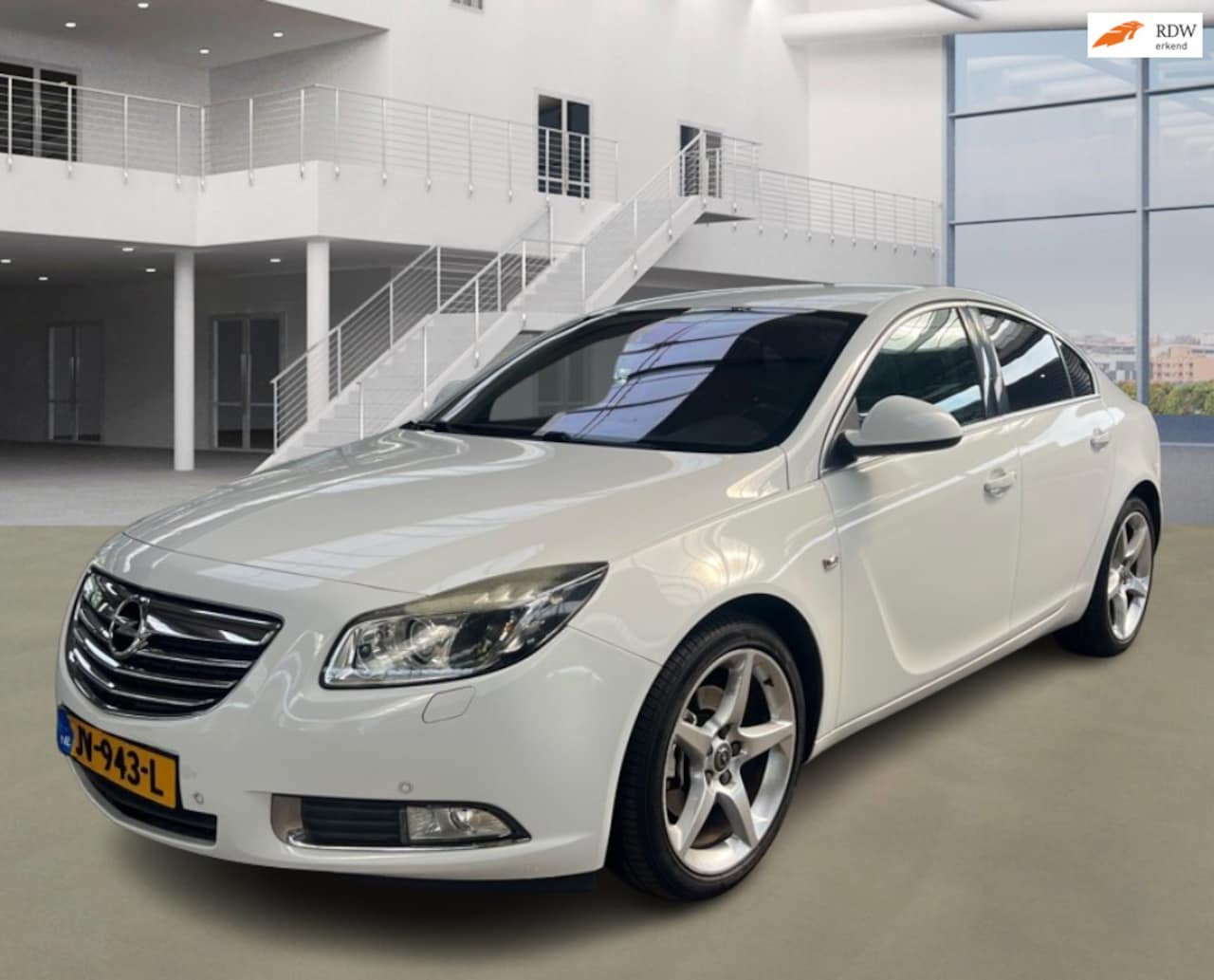 Opel Insignia - 2.0 T Cosmo 4x4 NAVI PSENSOR LEDER CRUISE 2 X SLEUTELS - AutoWereld.nl