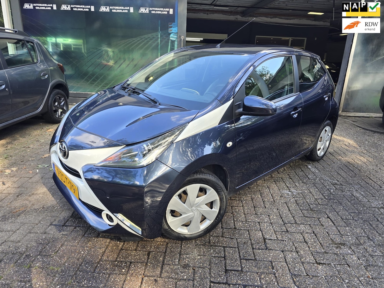 Toyota Aygo - 1.0 VVT-i x-play | 2E EIGENAAR | 12MND GARANTIE | AIRCO | LMV | NW APK | - AutoWereld.nl