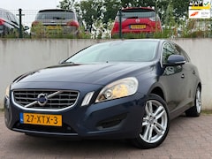Volvo V60 - 1.6 T4 Momentum/NAVI/CLIMA/VOLLEDIG ONDERHOUDEN/LEDER/179 PK/AUTOMAAT/