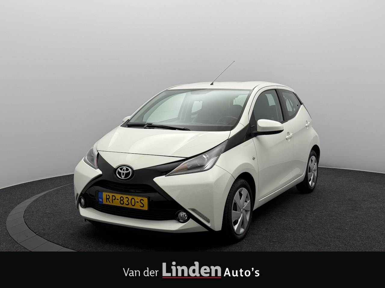 Toyota Aygo - 1.0 VVT-i x-play | Cruise Control | Camera | Carplay&Android | Airco | Navigatie - AutoWereld.nl