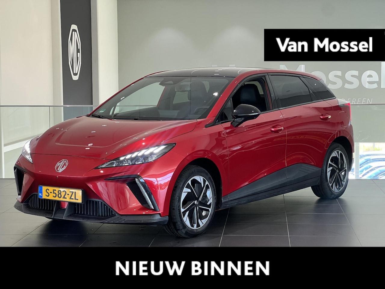 MG MG4 - Long Range Luxury 64 kWh | Navi | Led Koplampen | 360 Camera | CarPlay | Stoelverwarming | - AutoWereld.nl
