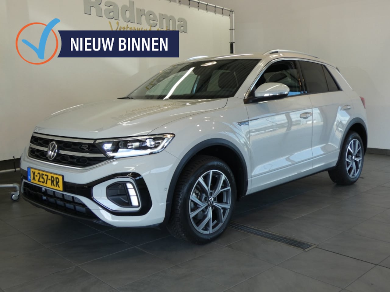 Volkswagen T-Roc - 1.5 TSI R-Line Autom Virtual cockpit, Navi, NL Auto ! - AutoWereld.nl