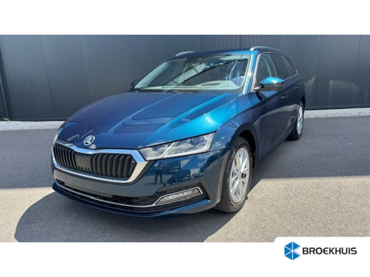 Skoda Octavia Combi - 1.4 TSI iV 204pk Business Edition | Keyless | Adaptive Cruise | Climate Control | Carplay - AutoWereld.nl