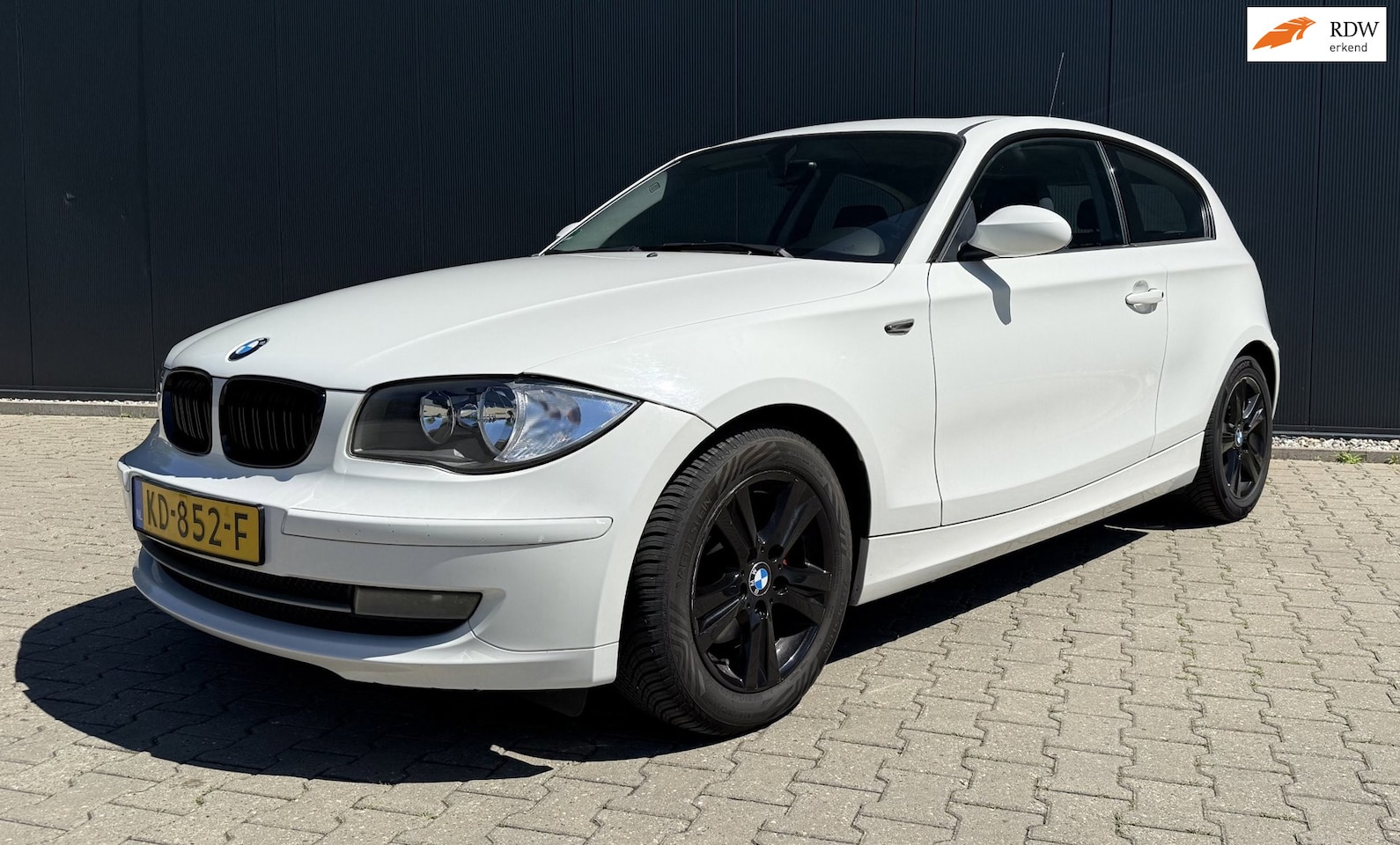 BMW 1-serie - 118i Airco Automaat Schuif kanteldak - AutoWereld.nl