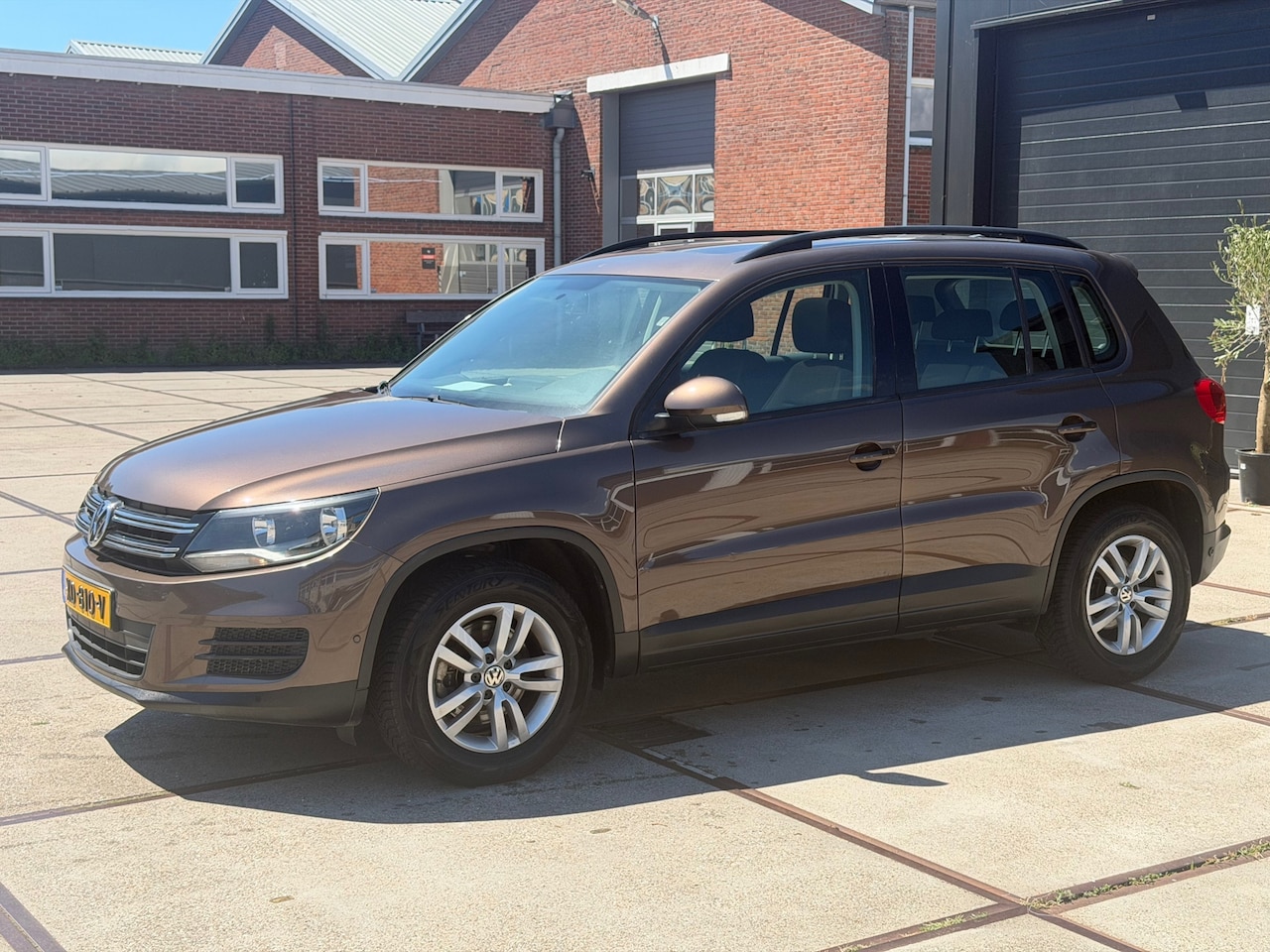 Volkswagen Tiguan - 1.4 TSI Sport&Style Pano Cruise Navi Trekhaak - AutoWereld.nl