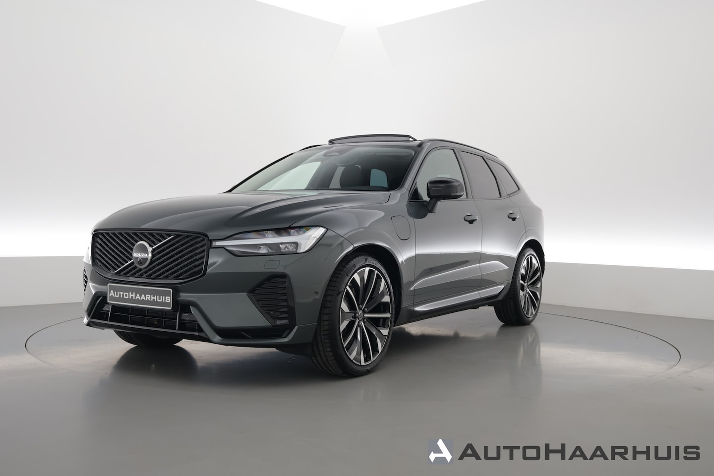 Volvo XC60 - 2.0 T8 Plug-in hybrid AWD Ultra Dark "Forest Lake" | Facelift | Memory | Pano | Luchtverin - AutoWereld.nl