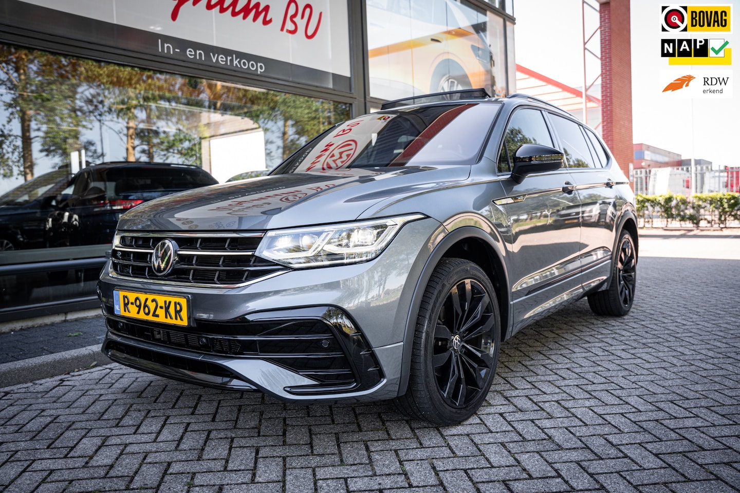 Volkswagen Tiguan Allspace - 1.5 TSI R-Line Business+ | 7 persoons | Panoramadak | Leder | Trekhaak | Carplay | Stoel e - AutoWereld.nl