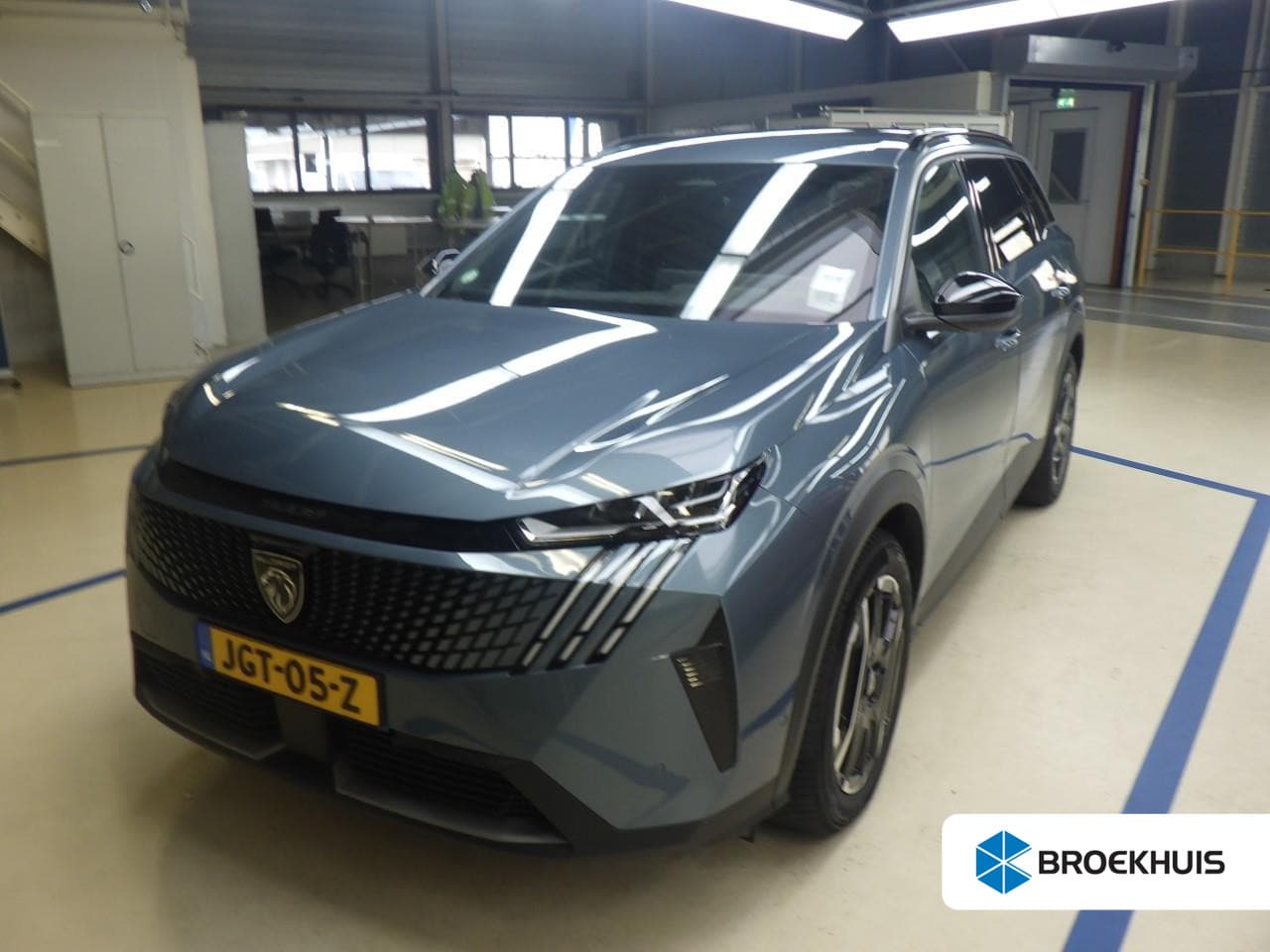 Peugeot e-5008 - Allure Avantage 73 kWh 7p | Fase 3 laden | SOH 96,88 | Trekhaak | All season | Navigatie | - AutoWereld.nl