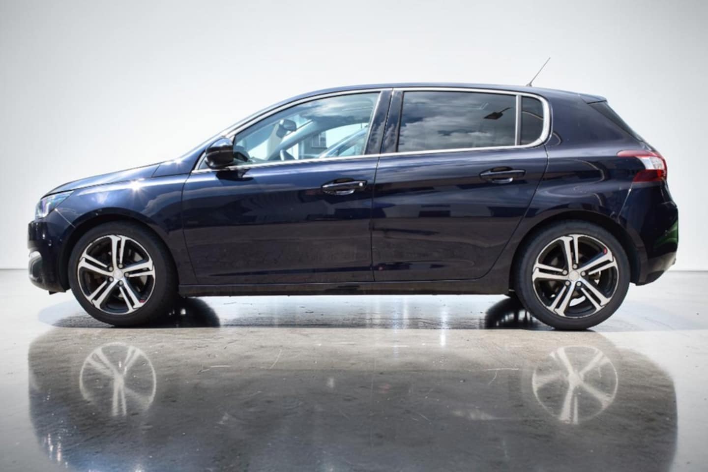 Peugeot 308 - 1.6 THP Allure 1.6 THP Allure, Parkeercamera, Climate control, Full map navigatie