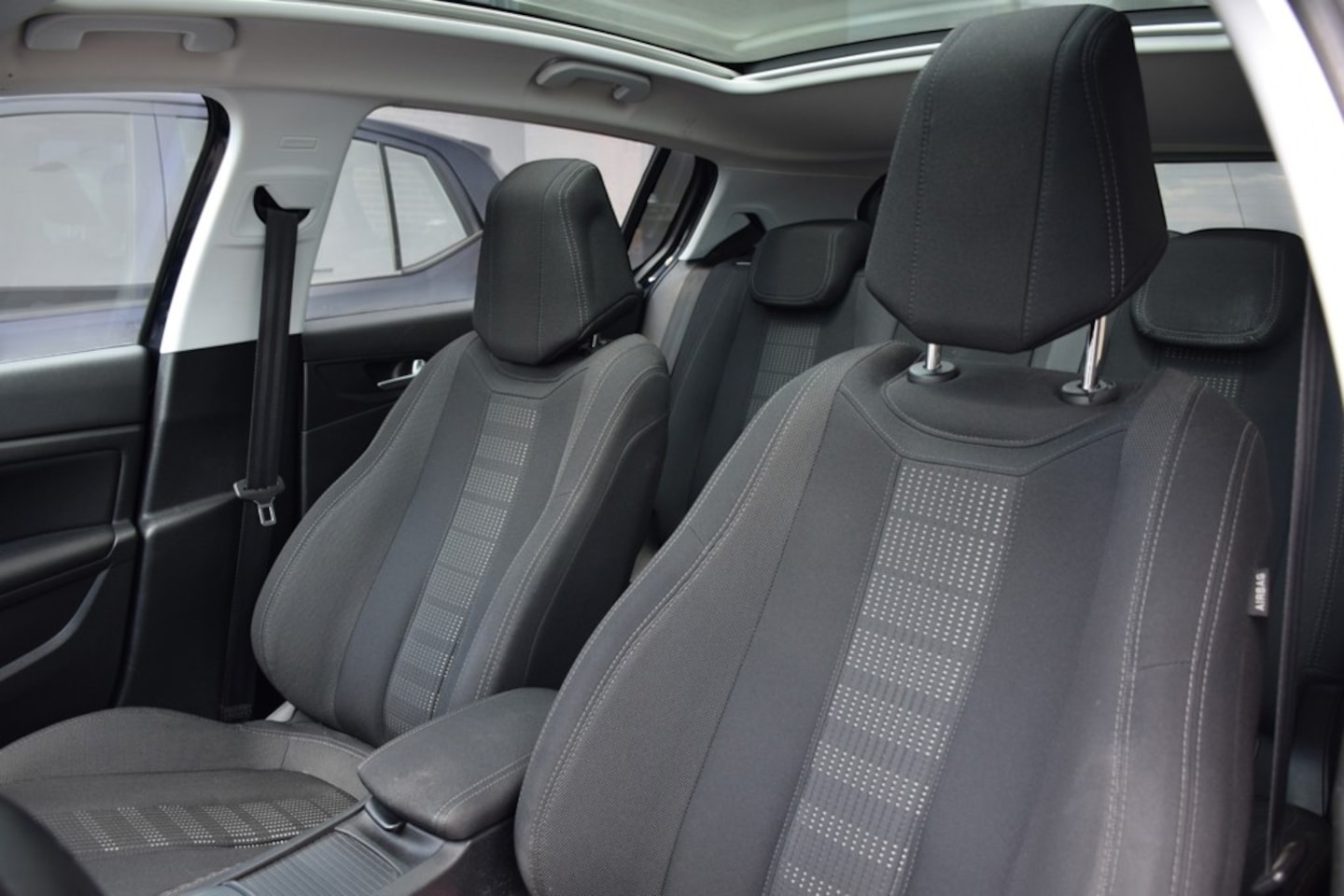 Peugeot 308 - 1.6 THP Allure 1.6 THP Allure, Parkeercamera, Climate control, Full map navigatie