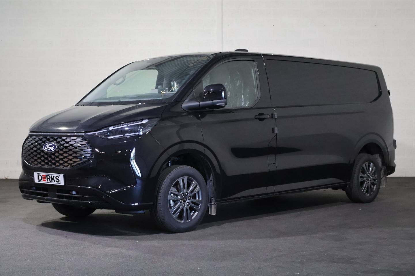 Ford E-Transit Cust. - 320 L2 H1 Limited 65 kWh 218pk Trekhaak B&O Audio - AutoWereld.nl