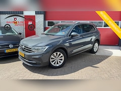 Volkswagen Tiguan - 1.5 TSI Life Business FULL LED / KEYLESS / STOELVERW / STUURVERW / CARPLAY / NAVI / CLIMA