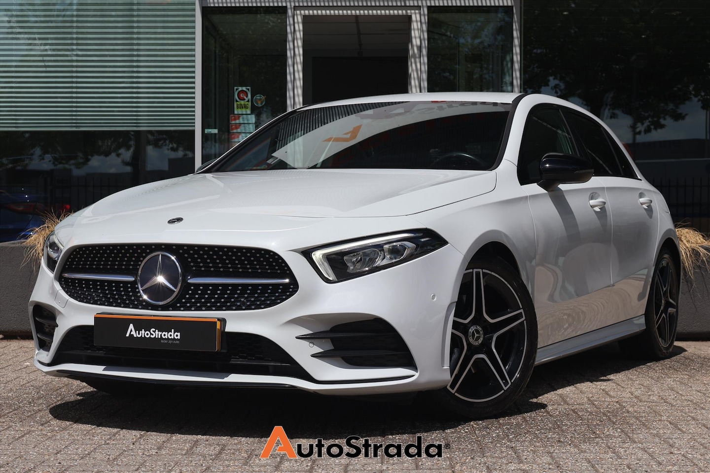 Mercedes-Benz A-klasse - A180 AMG-Line 136pk | Sfeer | Cruise | Climate | Stoelverwarming | LED | Navigatie | Camer - AutoWereld.nl
