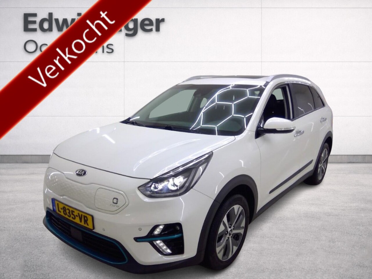 Kia e-Niro - ExecutiveLine 64 kWh | Pano / schuifdak| SOH 100% | Cruise control ad. | Apple Carplay/And - AutoWereld.nl