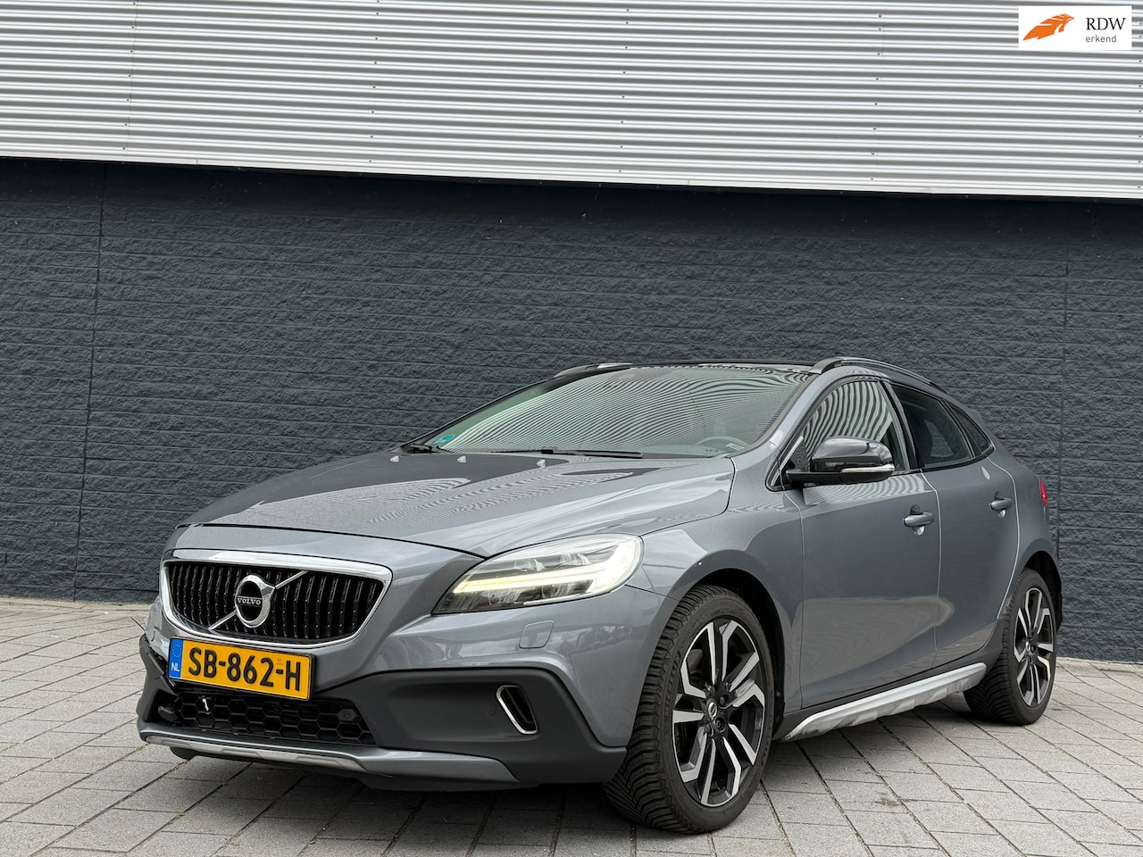 Volvo V40 Cross Country - 2.0 D3 Summum PANO/AUTOMAAT - AutoWereld.nl