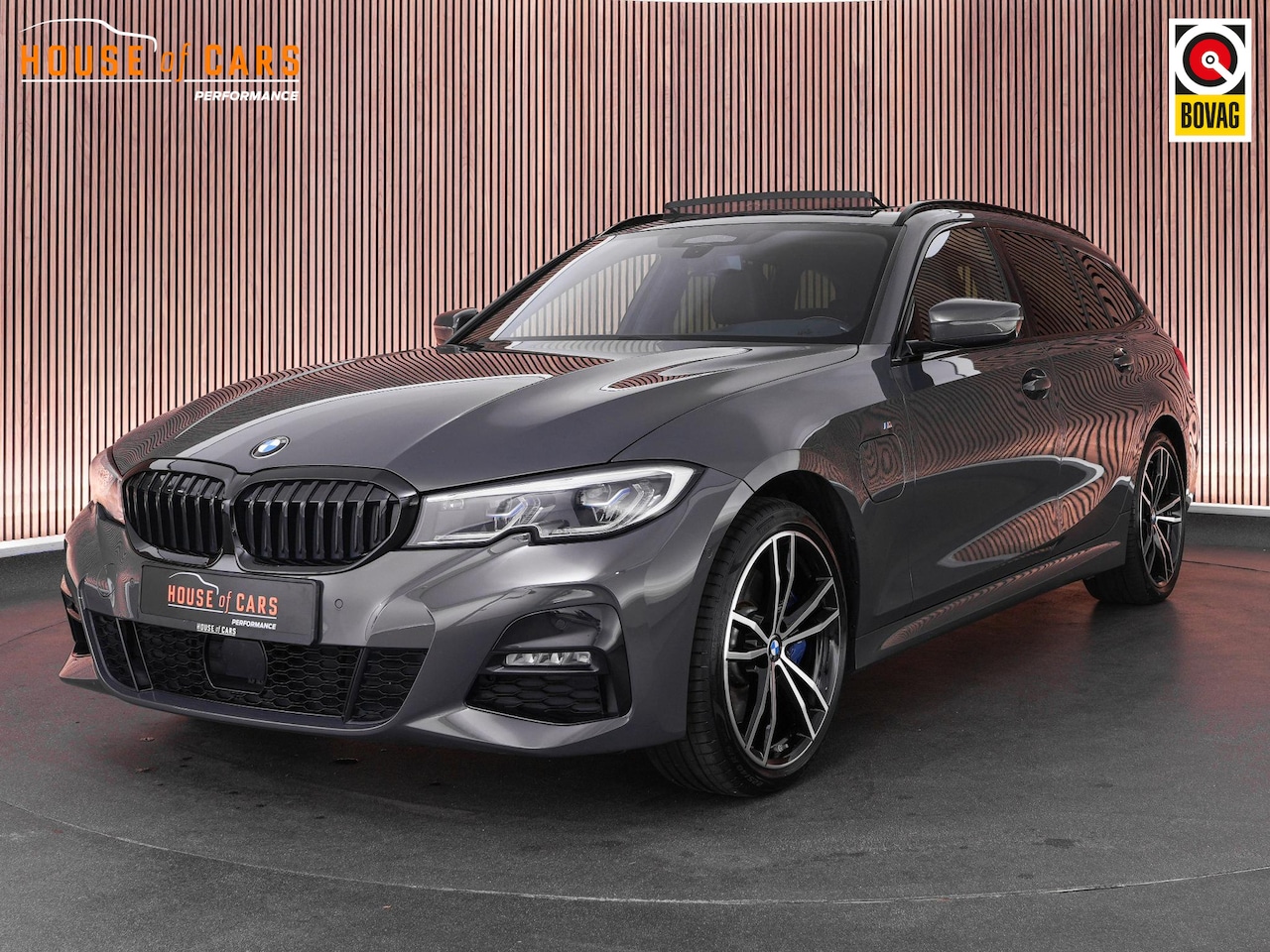 BMW 3-serie Touring - 330e xDrive |M-sport|schuif/kantel|Laser LED|memory|head-up|Apple Carplay|trekhaak|adaptiv - AutoWereld.nl