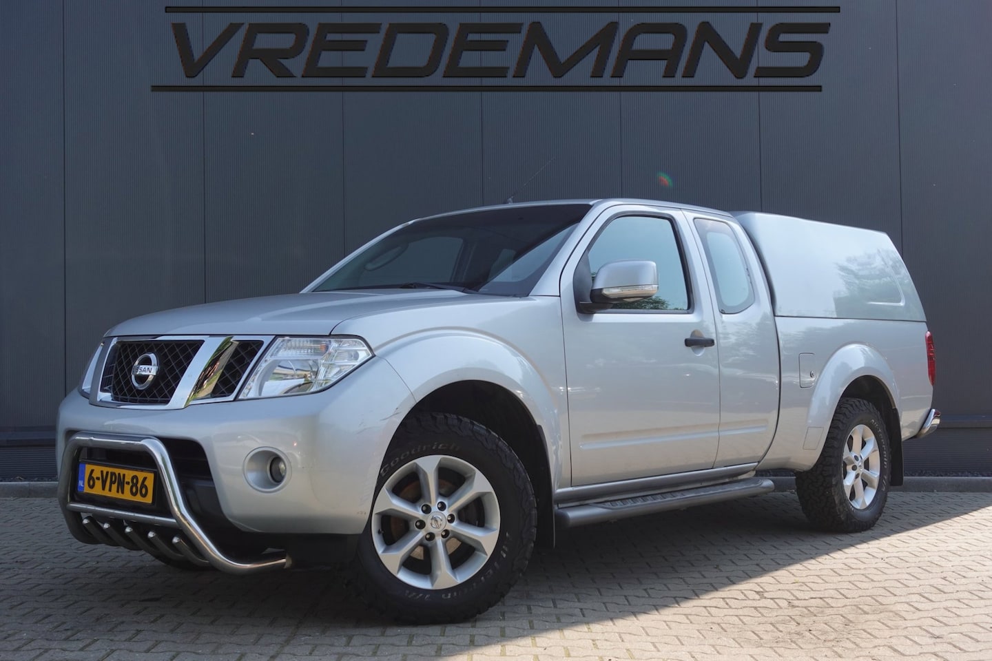 Nissan Navara - 2.5 dCi SE King Cab CLIMA/NAP/MARGE/NAP - AutoWereld.nl