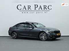 BMW 3-serie - 330e M Sport LED/VIRTUAL/SFEER/SCHUIFDAK/LEER+S.VERWARMING/18" LMV/CAM/ACC/ECC/12 MND GARA