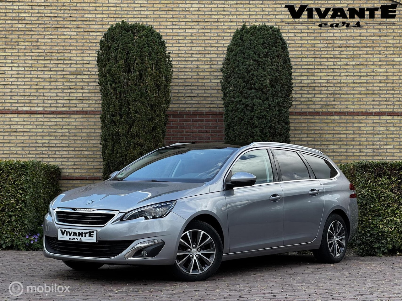 Peugeot 308 SW - 1.2 PureTech Allure AUT.*Pano*Dealer.O.H*Cruise - AutoWereld.nl