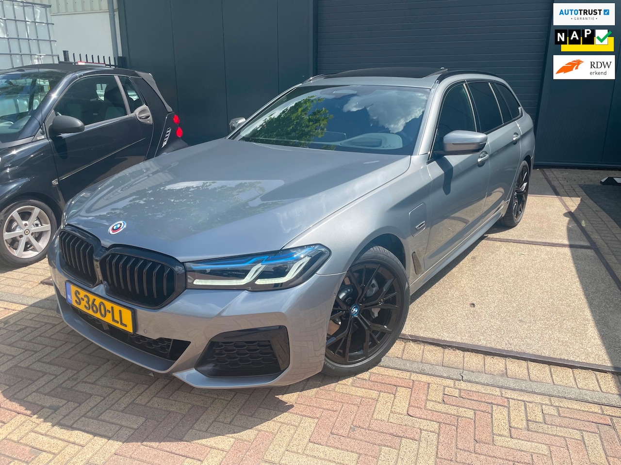 BMW 5-serie Touring - 530e Business Edition Plus Laser Led Panorama M-pakket 19inch breedset memory orig NL Gele - AutoWereld.nl