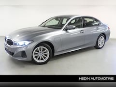 BMW 3-serie - 320e | Automaat | Leder | Sportstoelen | Live Cockpit Plus | Shadow Line | Parking Pack |