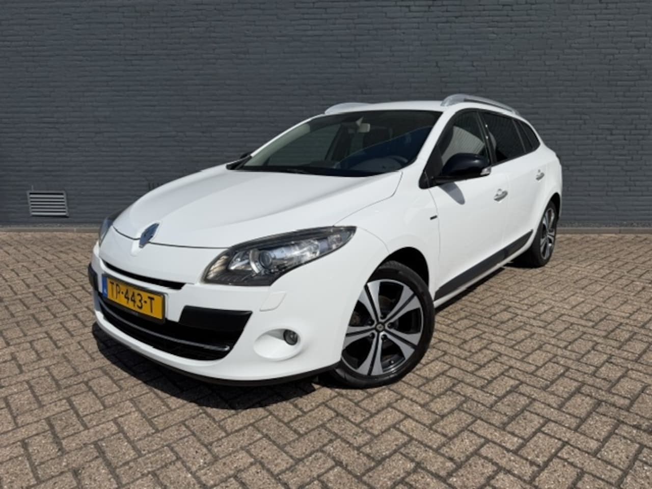Renault Mégane Estate - 1.4 TCe Bose / Nieuwe APK / Trekhaak - AutoWereld.nl