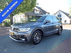 Volkswagen Tiguan - 1.5 TSI ACT R-LINE CARPLAY / ACC / VIRTUAL-DISPLAY / KEYLESS